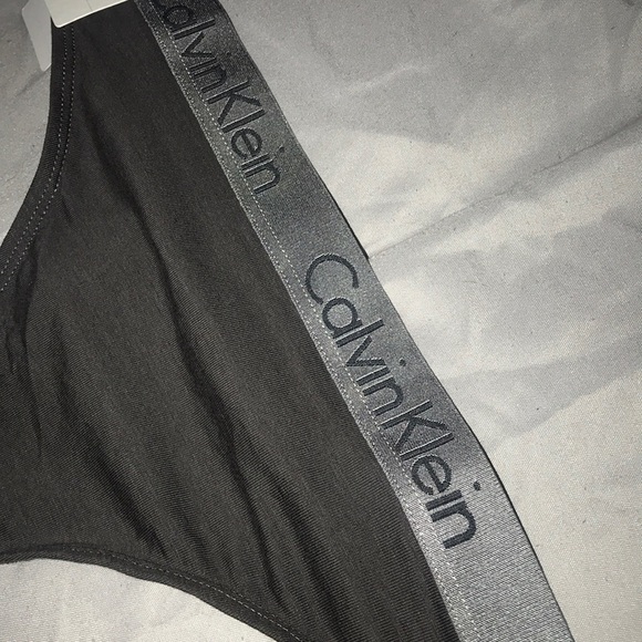 Calvin Klein Women’s Thong🆕 - Picture 6 of 10
